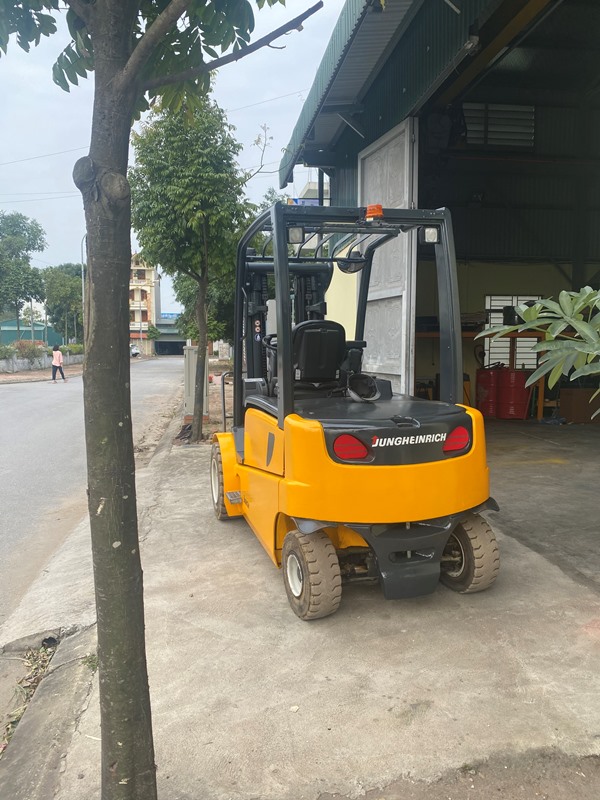 Xe Nâng Điện Counterbalance Jungheinrich EFG 550